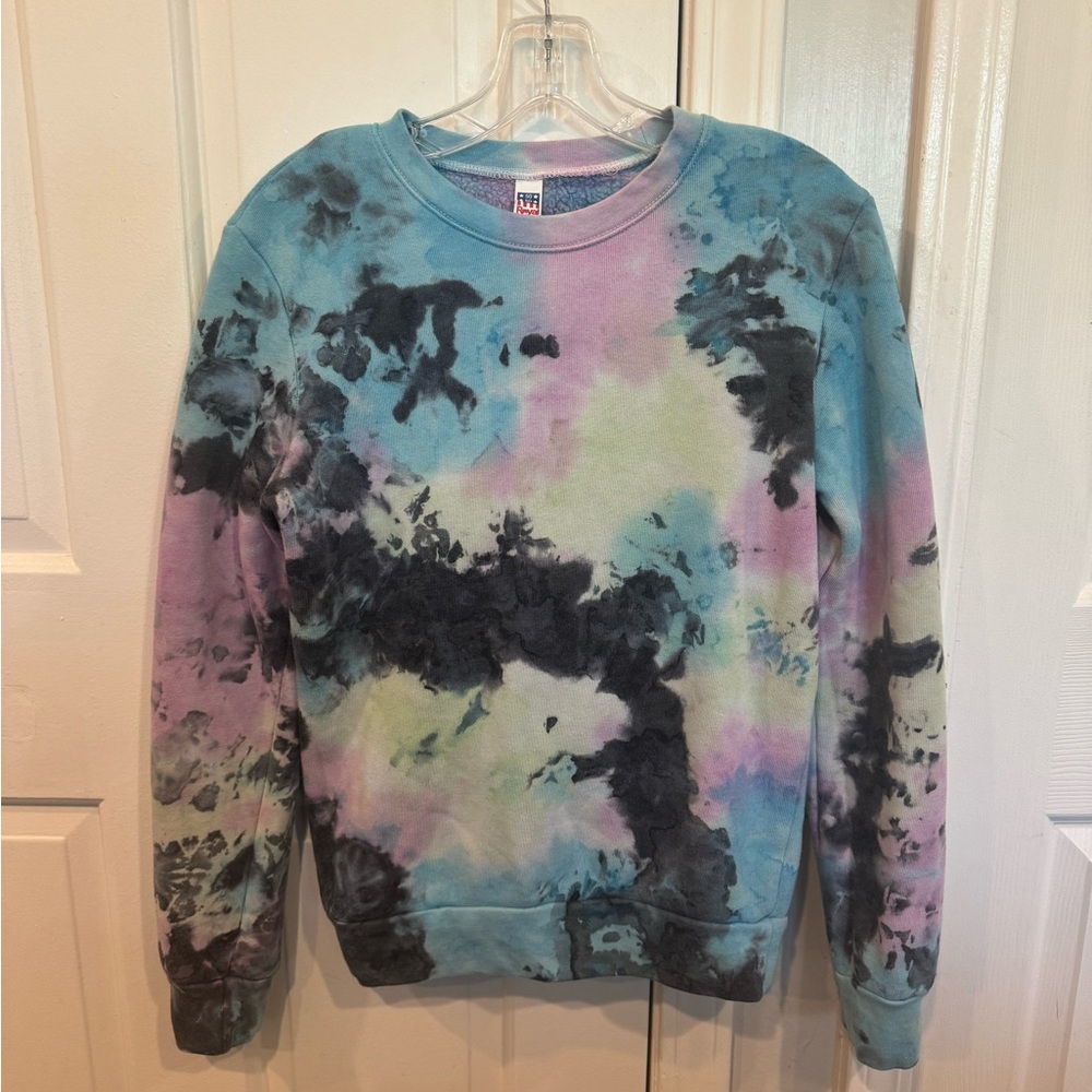 Royal Apparel Tie Dye Crew Neck Sweatshirt. Women’s XS. Adorable Style.